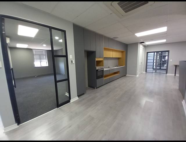 419M² OFFICE TO LET IN BRYANSTON